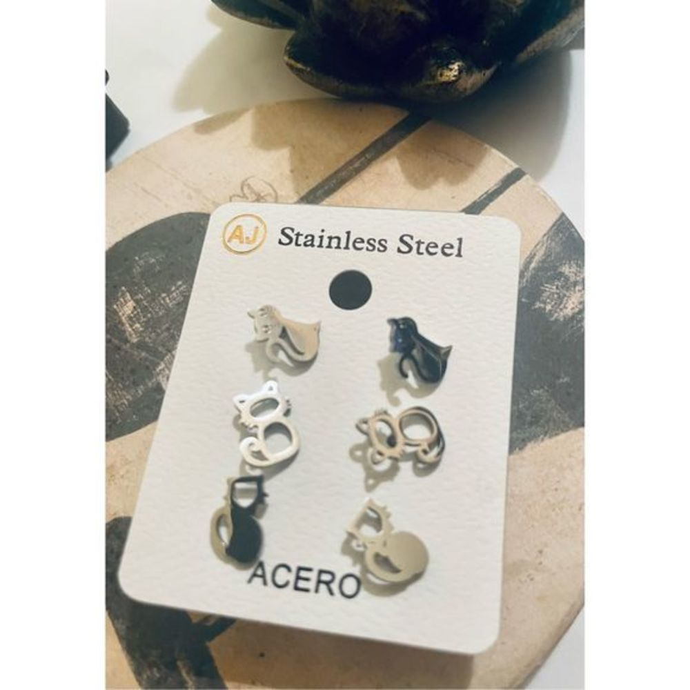 3 KITTY EARRINGS - Picture 2 of 5